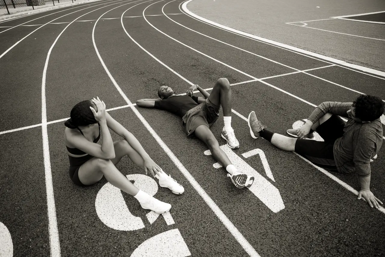 Toronto Waterfront Marathon injury guide: runners resting on a track